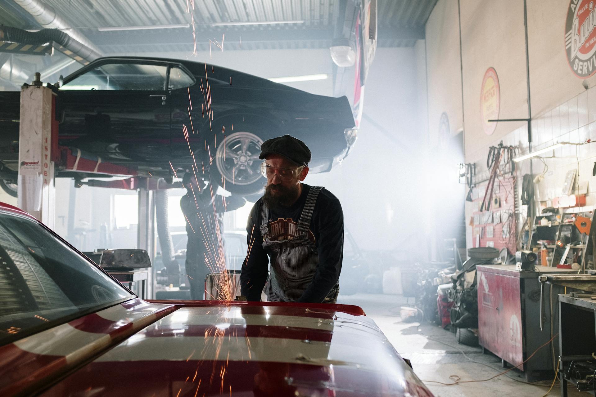 Çağlar Auto Body Shop workshop view